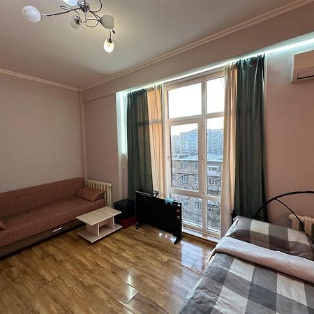 1-Room Apart. 21 On Usenbaeva 52 Near Eurasia Shopping Center Бишкек Экстерьер фото