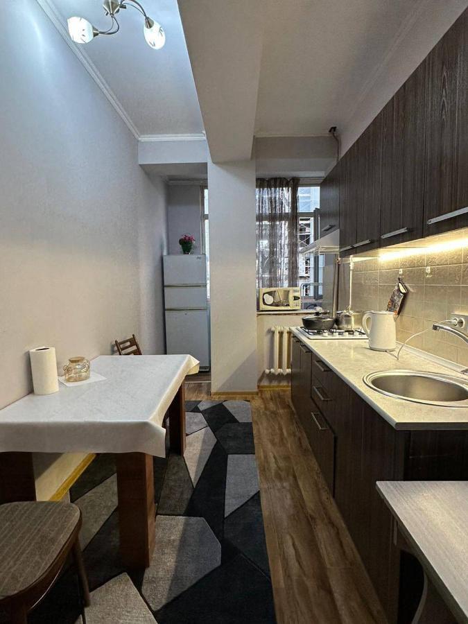 1-Room Apart. 21 On Usenbaeva 52 Near Eurasia Shopping Center Бишкек Экстерьер фото