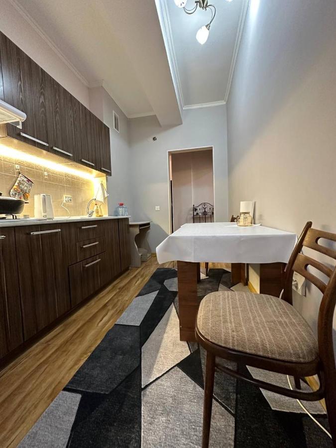 1-Room Apart. 21 On Usenbaeva 52 Near Eurasia Shopping Center Бишкек Экстерьер фото