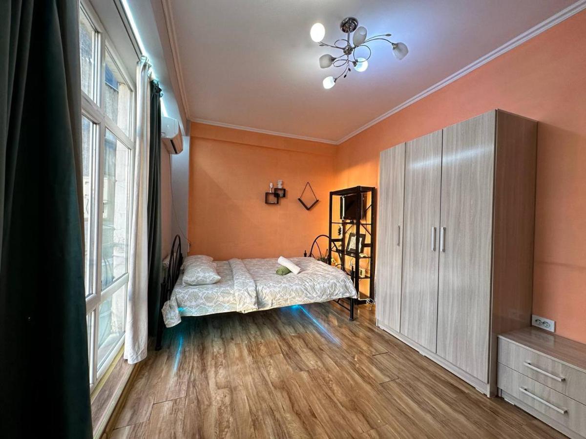 1-Room Apart. 21 On Usenbaeva 52 Near Eurasia Shopping Center Бишкек Экстерьер фото