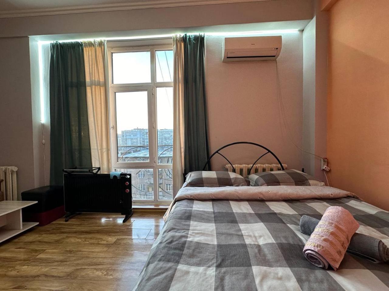 1-Room Apart. 21 On Usenbaeva 52 Near Eurasia Shopping Center Бишкек Экстерьер фото